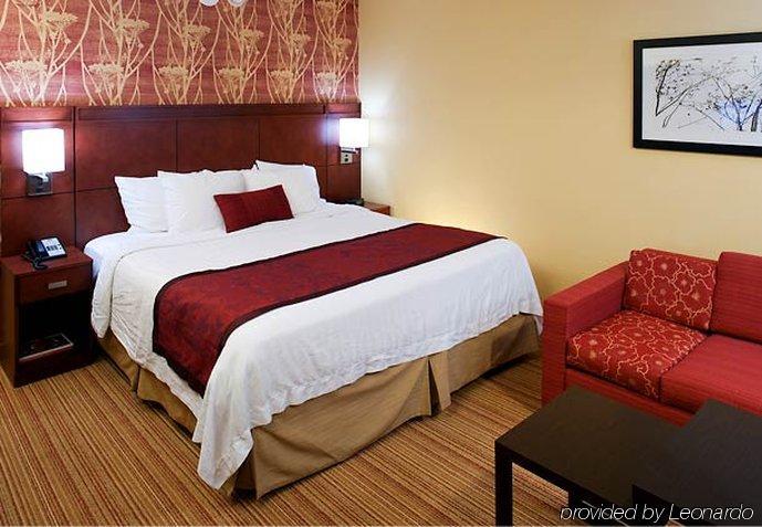 Отель Courtyard Alexandria Old Town/Southwest Экстерьер фото