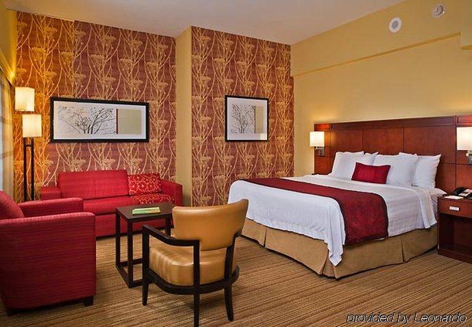 Отель Courtyard Alexandria Old Town/Southwest Экстерьер фото